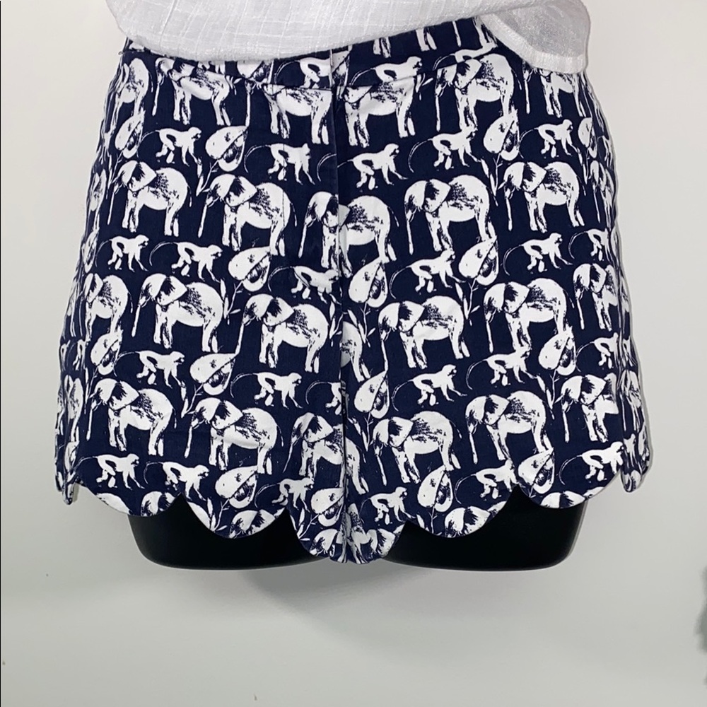 Crown & Ivy Blue White Elephant Print Shorts Size 4 Scalloped Hem Preppy